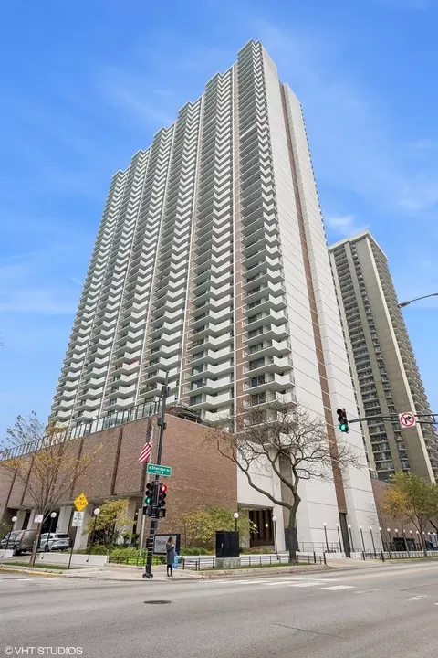 6033 N Sheridan Rd #26A, Chicago, IL 60660