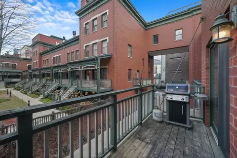Exterior - 1026 W Monroe St, Chicago, IL 60607 photo 3 of 5
