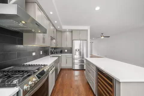 Kitchen - 1026 W Monroe St, Chicago, IL 60607 photo 3 of 5