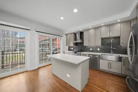 Kitchen - 1026 W Monroe St, Chicago, IL 60607 photo 1 of 5