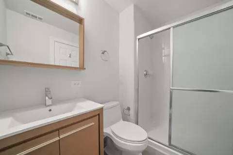 Bath - 1026 W Monroe St, Chicago, IL 60607 photo 4 of 4