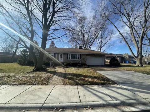 1334 Marla Ter, Bradley, IL 60915