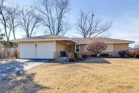 7 Grange Pl, Elk Grove Village, IL 60007