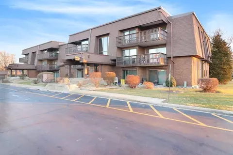 1619 Richmond Cir #305, Joliet, IL 60435