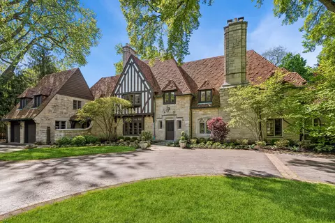 2743 Illinois Rd, Wilmette, IL 60091