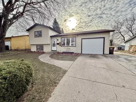 1216 W 12th St, Belvidere, IL 61008