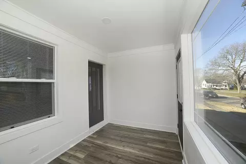 215 E Allen St, Ottawa, IL 61350 photo 2