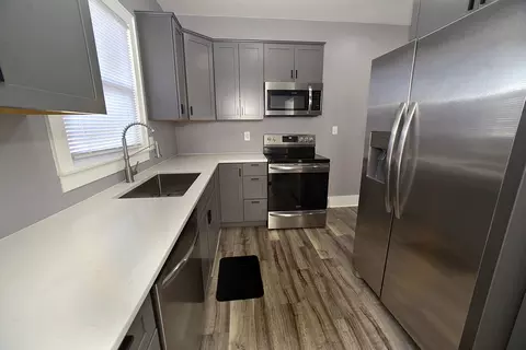 215 E Allen St, Ottawa, IL 61350 photo 5