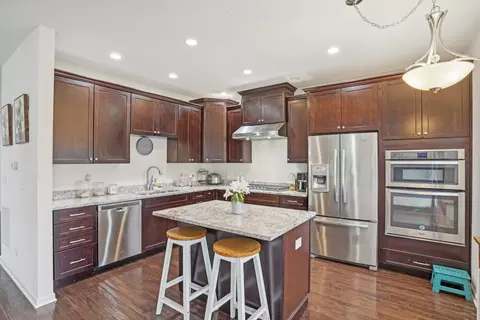 Kitchen - 1246 Falcon Ridge Dr, Elgin, IL 60124 photo 2 of 3