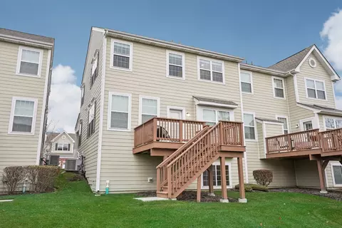 Exterior - 1246 Falcon Ridge Dr, Elgin, IL 60124 photo 4 of 4