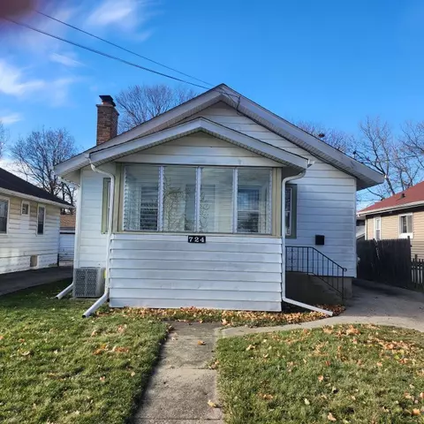 724 Yeoman St, Waukegan, IL 60085