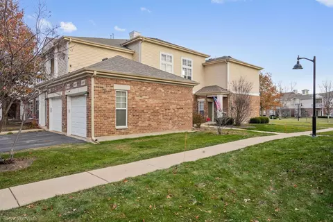 600 Pineridge Dr #039, Oswego, IL 60543