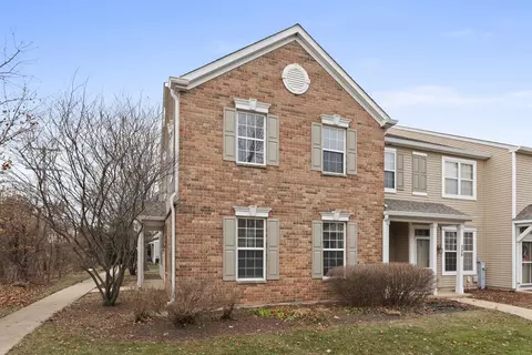 231 S Springbrook Trl, Oswego, IL 60543