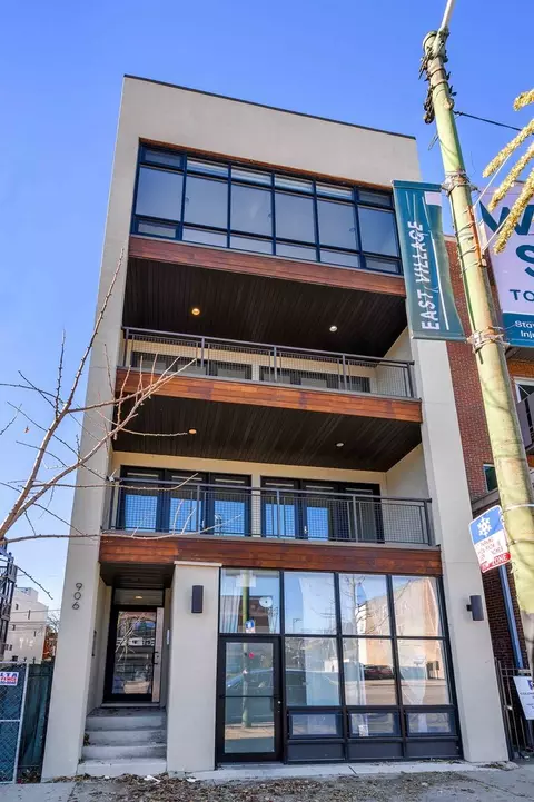 906 N Ashland Ave #B, Chicago, IL 60622