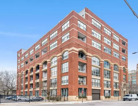 2001 S Calumet Ave #412, Chicago, IL 60616