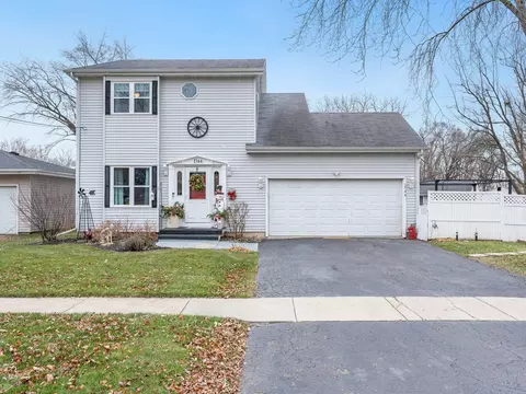 1744 Seaman Ave, Dekalb, IL 60115