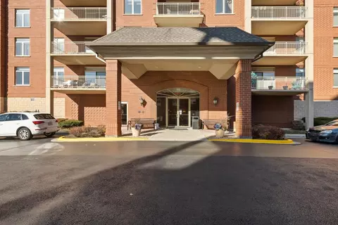 8440 Callie Ave #406, Morton Grove, IL 60053