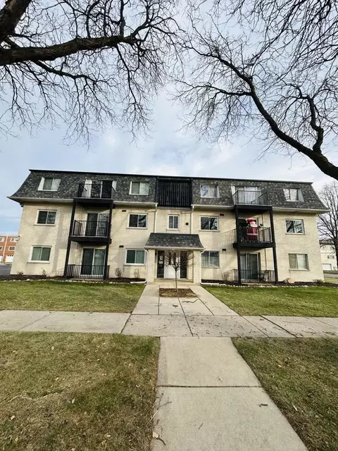 9661 S Karlov Ave #203, Oak Lawn, IL 60453