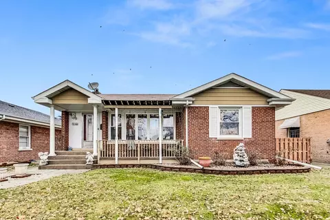 5132 Dobson St, Skokie, IL 60077