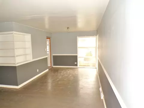 Living - 17810 Burnham Ave, Lansing, IL 60438 photo 2 of 4