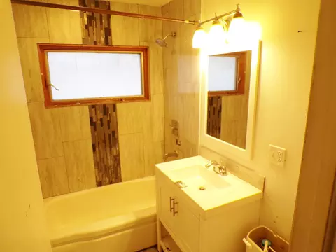 Bath - 17810 Burnham Ave, Lansing, IL 60438 photo 1 of 3