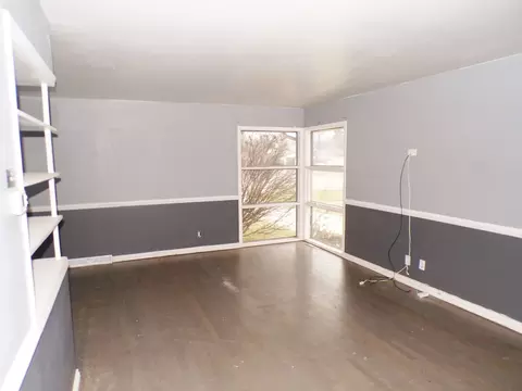 Living - 17810 Burnham Ave, Lansing, IL 60438 photo 1 of 4