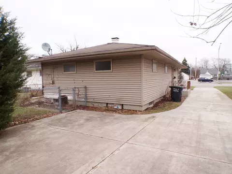 Exterior - 17810 Burnham Ave, Lansing, IL 60438 photo 3 of 4
