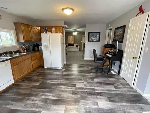 110 S Main St, Payson, IL 62360 photo 7