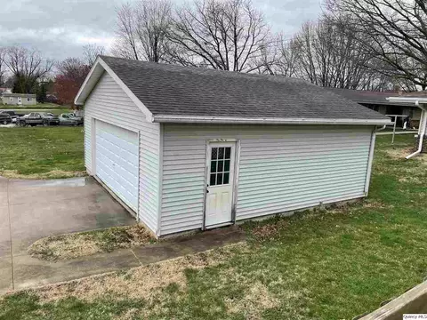 110 S Main St, Payson, IL 62360 photo 3