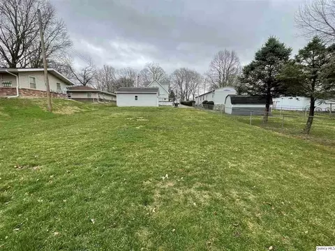 110 S Main St, Payson, IL 62360 photo 5