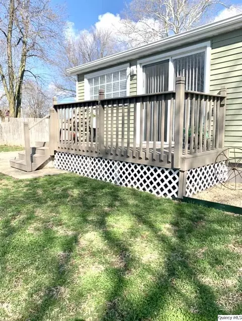 138 E Church St, Mendon, IL 62351 photo 3