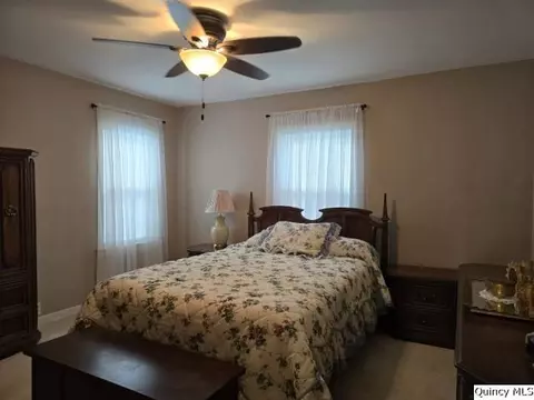 241 Cherry St, Carthage, IL 62321 photo 7