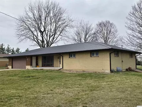 3 Lynn Rose Hts, Mount Sterling, IL 62353