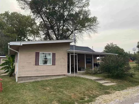 130 Bainbridge St, Barry, IL 62312 photo 1
