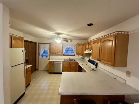 605 E Green St, Augusta, IL 62311 photo 5