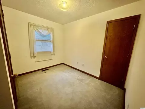 605 E Green St, Augusta, IL 62311 photo 7