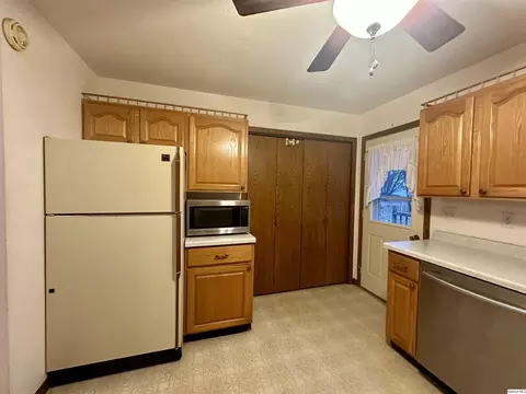 605 E Green St, Augusta, IL 62311 photo 6