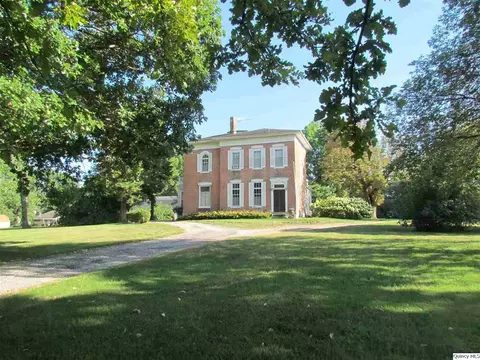 136 Wabash Ave, Carthage, IL 62321 photo 1