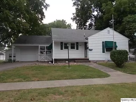 821 E Main St, Carthage, IL 62321 photo 1