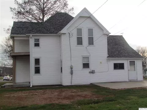281 S 8th St, Hamilton, IL 62341 photo 2