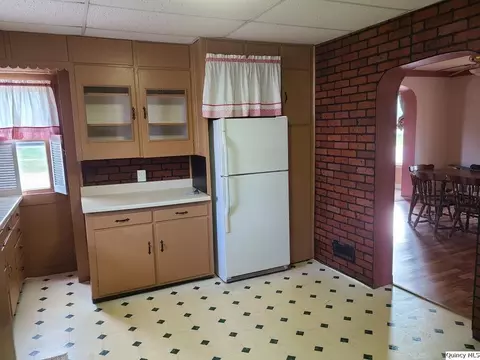 281 S 8th St, Hamilton, IL 62341 photo 6
