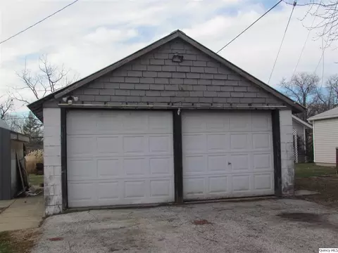281 S 8th St, Hamilton, IL 62341 photo 4
