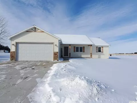700 S State St, Mendon, IL 62351 photo 1