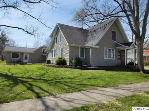 300 W Main St, Carthage, IL 62321 photo 1