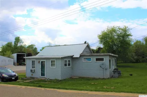 208 W Perkins St, Payson, IL 62360 photo 1
