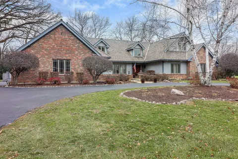 29 W250 Old Wayne Ct, West Chicago, IL 60185