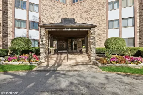 250 W Parliament Pl #308, Mount Prospect, IL 60056