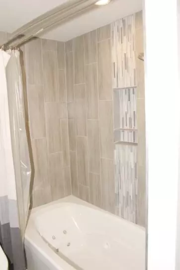 Bath - 1522 Morris Ave, Berkeley, IL 60163 photo 2 of 7