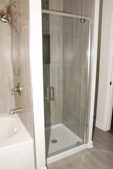Bath - 1522 Morris Ave, Berkeley, IL 60163 photo 1 of 7