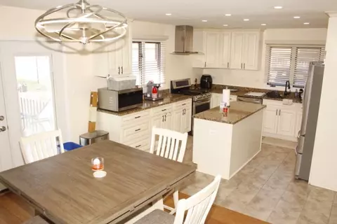 Kitchen - 1522 Morris Ave, Berkeley, IL 60163 photo 1 of 2